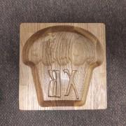 Фото пасхальной формы кулич с надписью ХВ, деревянная пряничная
