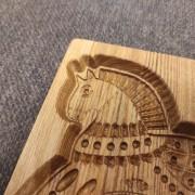 Фото деревянной формы в виде лошадки с гривой для печати пряника