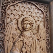 Фото лика резной иконы святого Ангела Хранителя