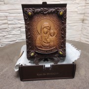 Казанская богородица, резная икона с камнями