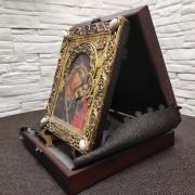 Фото подарочной иконы под старину пресвятой Богородицы "Казанская" с камнями вид сбоку