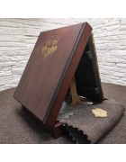 Фотография Подарочная икона пресвятой Богородицы Казанская с камнями под разными углами Изображение Подарочная икона пресвятой Богородицы Казанская с камнями с разных ракурсов