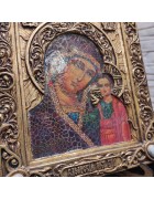 Фотография Подарочная икона пресвятой Богородицы Казанская с камнями под разными углами Изображение Подарочная икона пресвятой Богородицы Казанская с камнями с разных ракурсов