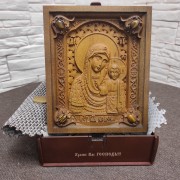Фото резной иконы богородицы Казанская с камнями