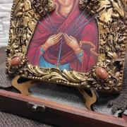 Фото нижних камней иконы Пресвятой Богородицы "Семистрельная" с красными камнями