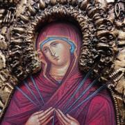 Фото лика иконы Пресвятой Богородицы "Семистрельная" с красными камнями