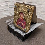 Фото иконы богородицы Семистрельная в подарочном футляре