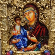 Фото православной иконы богородицы Троеручица