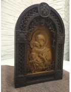 Фотография Резная икона богородицы Владимирская в уникальной прорезной раме под разными углами Изображение Резная икона богородицы Владимирская в уникальной прорезной раме с разных ракурсов