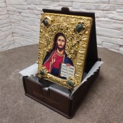 Фото православной иконы Господа вседержителя в футляре