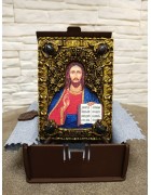 Фотография Православная икона Господа Вседержителя с камнями под разными углами Изображение Православная икона Господа Вседержителя с камнями с разных ракурсов