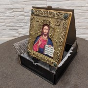 фото иконы Господа Вседержителя с камнями в подарочном футляре
