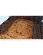 Фотография Резная уникальная икона Спас Нерукотворный под разными углами Изображение Резная уникальная икона Спас Нерукотворный с разных ракурсов
