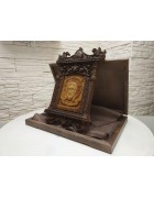 Фотография Резная уникальная икона Спас Нерукотворный под разными углами Изображение Резная уникальная икона Спас Нерукотворный с разных ракурсов