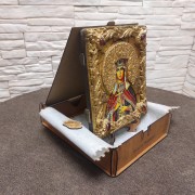 Фото иконы святая мученица, Людмила Чешская княгиня с камнями в футляре