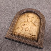 Резная икона Николая Чудотворца в округлой раме