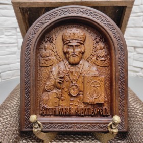 Резная икона Николая Чудотворца в округлой раме