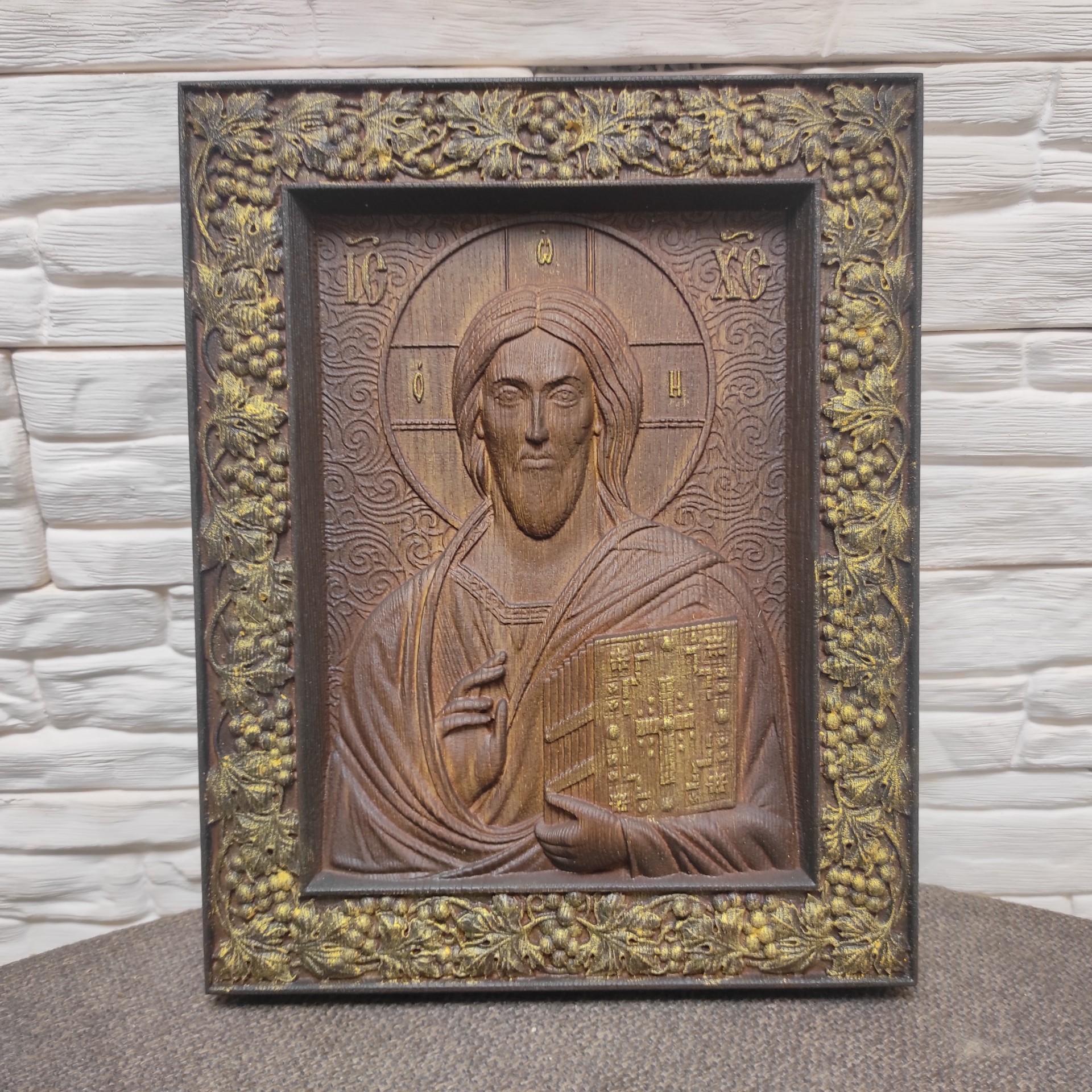 Фото икона Иисуса Христа из ясеня, резьба с золотым воском
