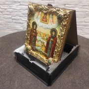 Фото православной иконы Петра и Февронии Муромских в подарочном футляре с подставкой