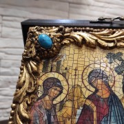 Фото иконы под старину Троицы с иглицами и камнями