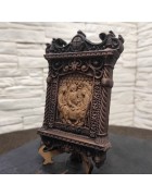 Изображение Маленькая резная икона святой Троицы с разных ракурсов
