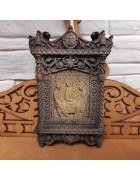 Изображение Маленькая резная икона святой Троицы с разных ракурсов