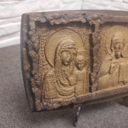 Фото резной иконы Триптих спаси и сохрани из массива Бука вид слева богородица